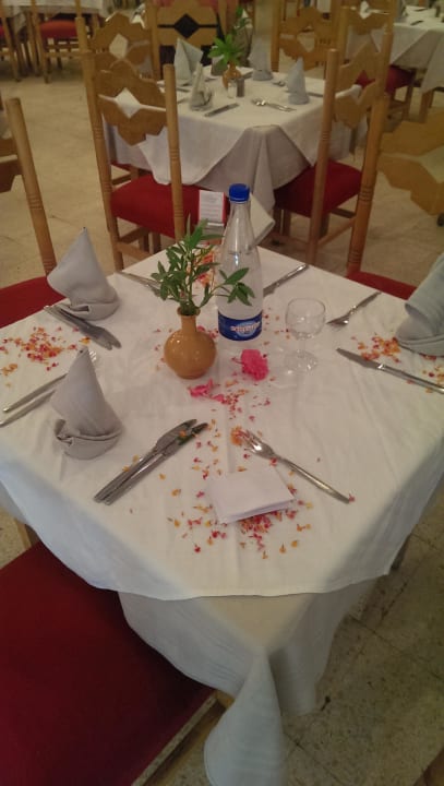 Tisch am letzten Abend Sahara Beach Aquapark & Resort