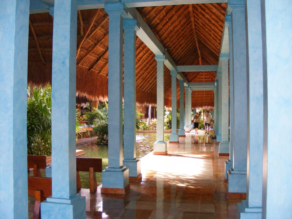 Weg von der Lobby zu den Appartment`s Iberostar Waves Tucan