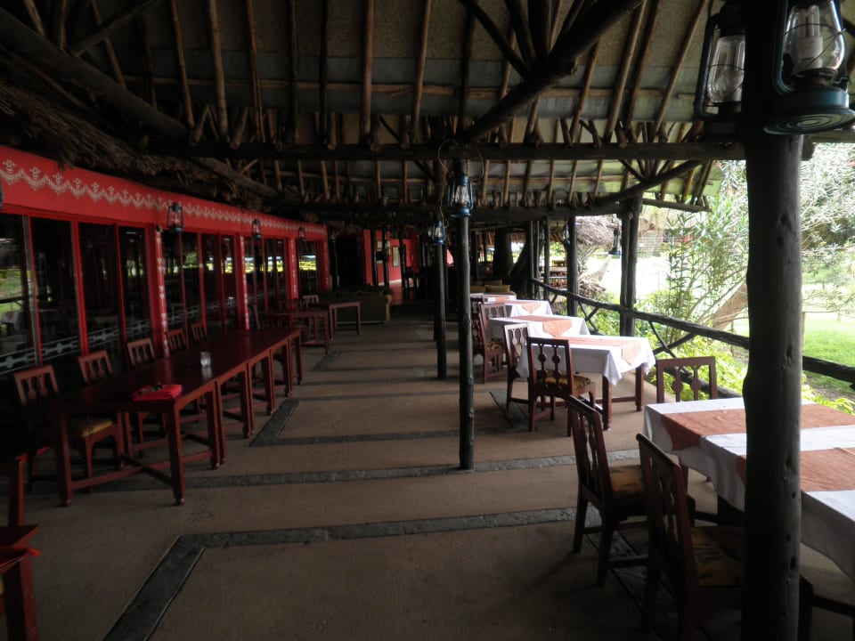 Terrasse direkt am Fluss David Livingstone Safari Lodge