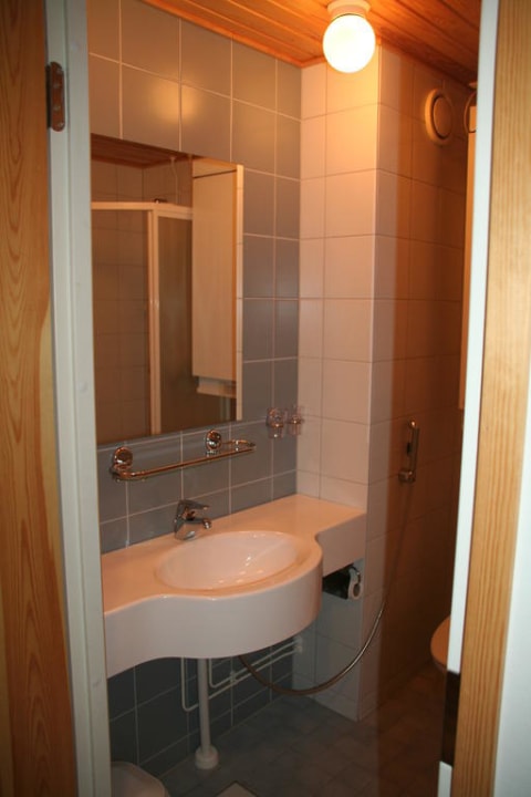 Bad im Zimmer 338 Lapland Hotel Luostotunturi & Amethyst Spa