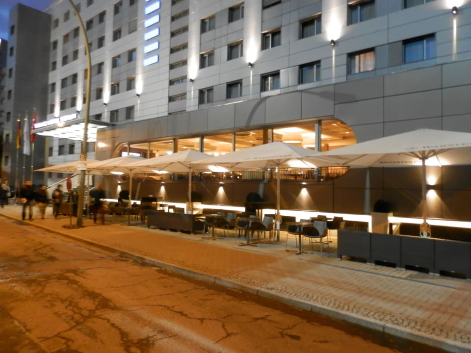 Außenansicht TITANIC Comfort Berlin Mitte