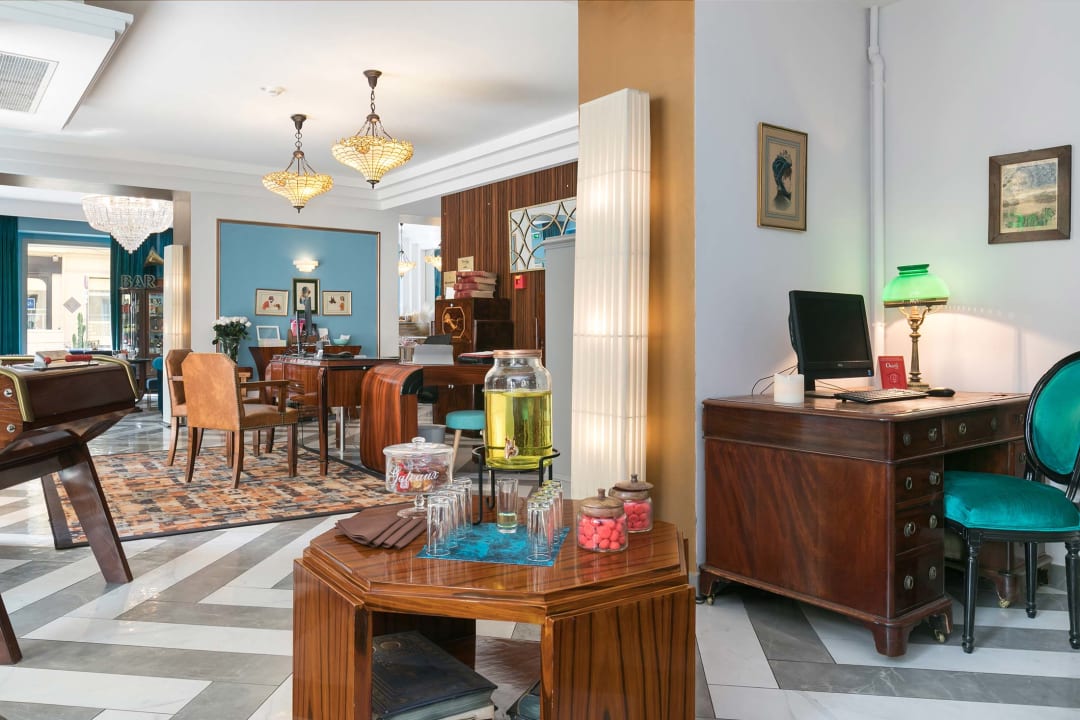 Lobby The Jay Hotel by HappyCulture