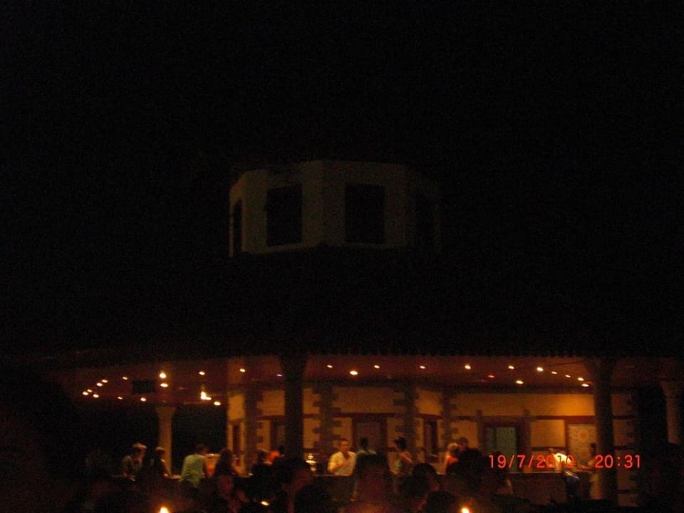 Eine Bar am Pool Ali Bey Club