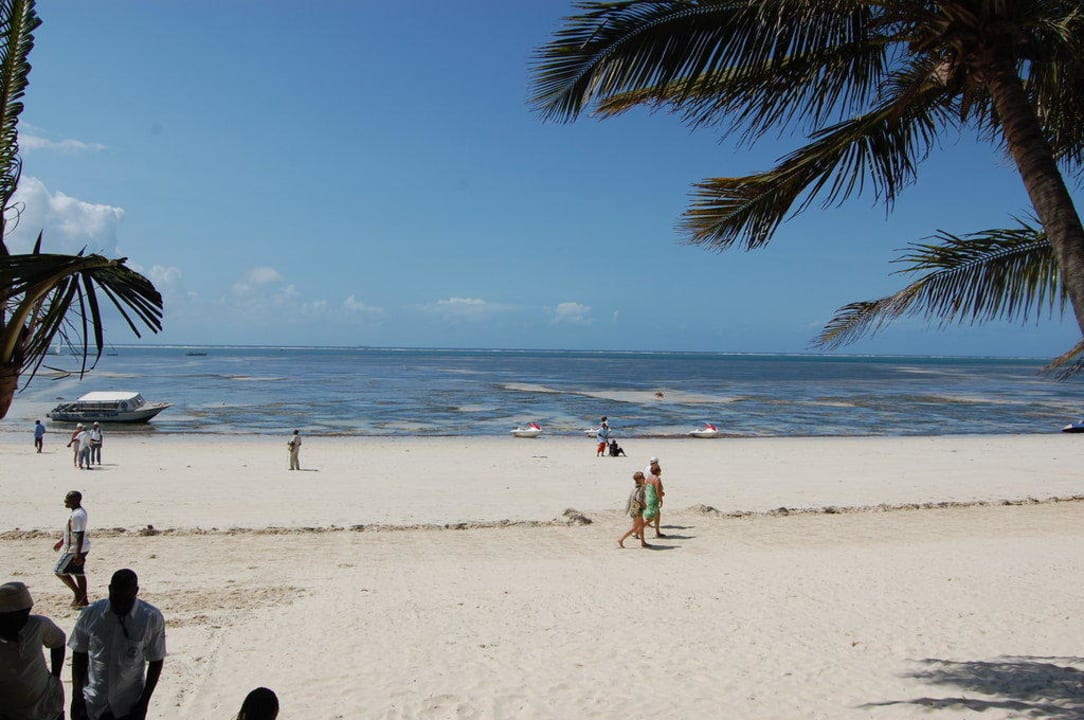 Strand vor dem Hotel Hotel Traveller's Club