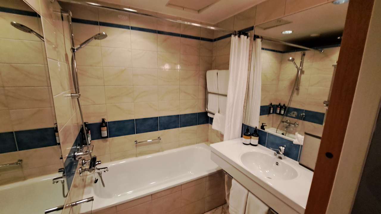 Zimmer Elite Marina Plaza