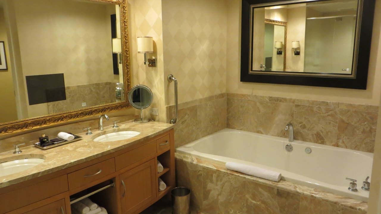 Badezimmer mit Whirlpool Trump International Hotel Las Vegas