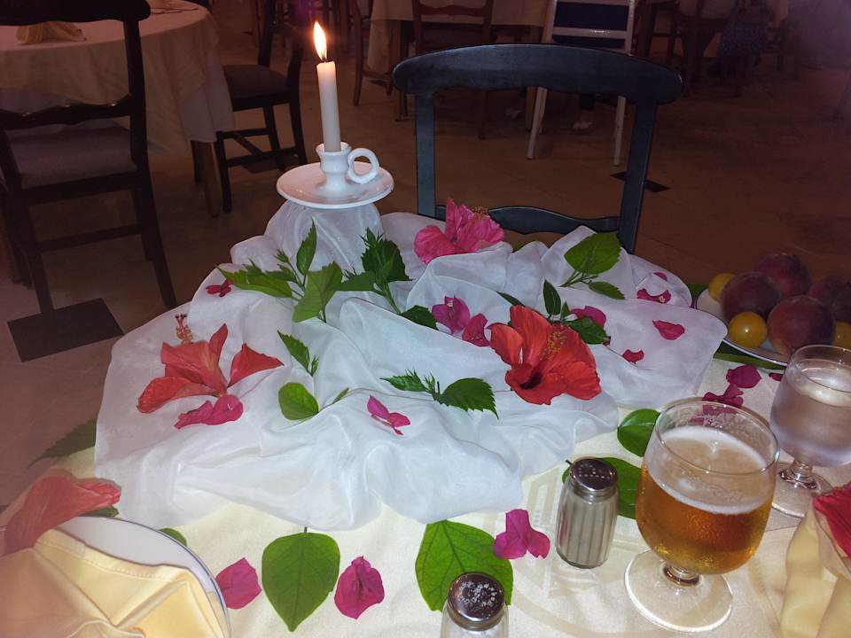 Tischdeko zum Abschied von unserem Kellner Makrem El Mouradi Club Kantaoui