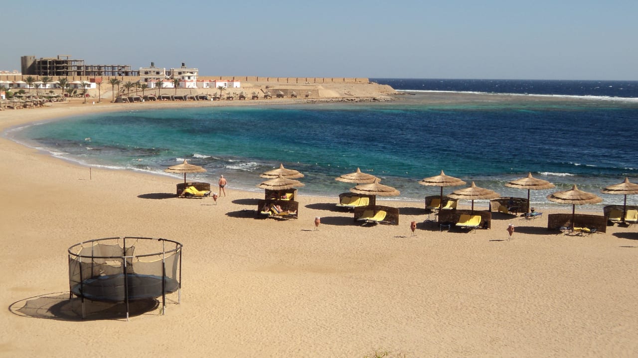 Trampolin am Strand Coral Sun Beach