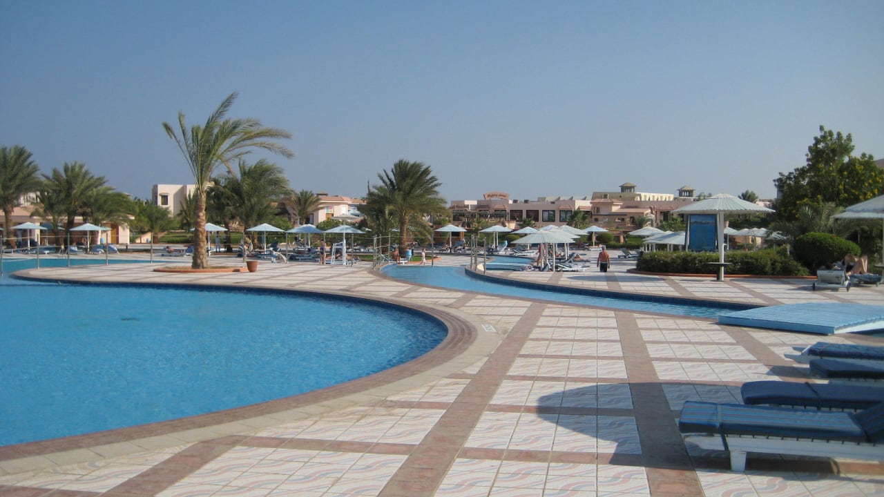 Genialer Pool Le Meridien Bakadi Bay Resort