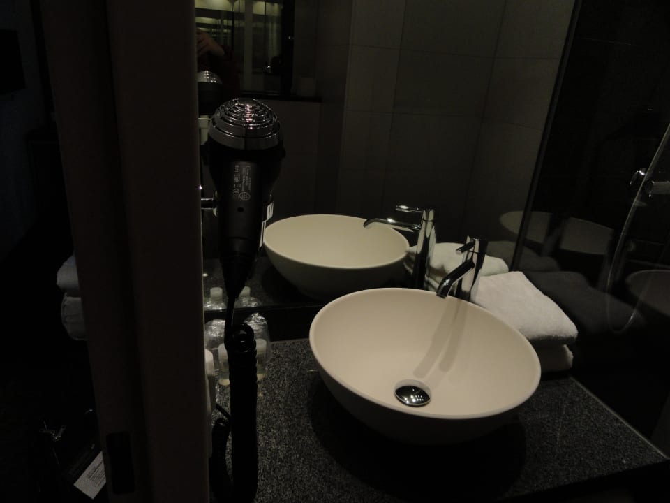 Bad Zimmer 234 Motel One Köln Waidmarkt