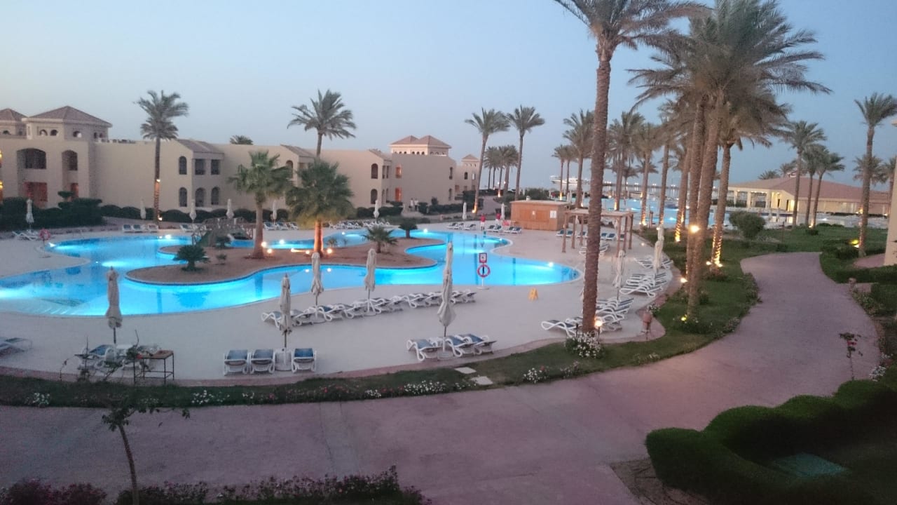 Balkonausblick Abend Cleopatra Luxury Resort Makadi Bay