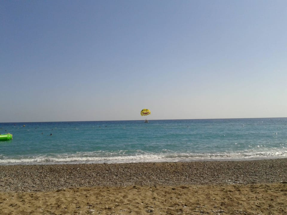 Strand mit Kiesel TUI BLUE Palm Garden