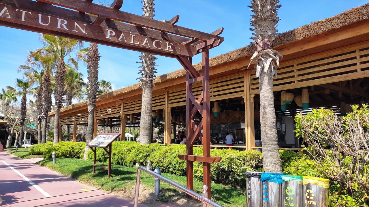 Gastro Saturn Palace Resort Hotel