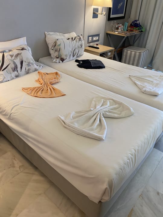 Zimmer Acharavi Beach Hotel