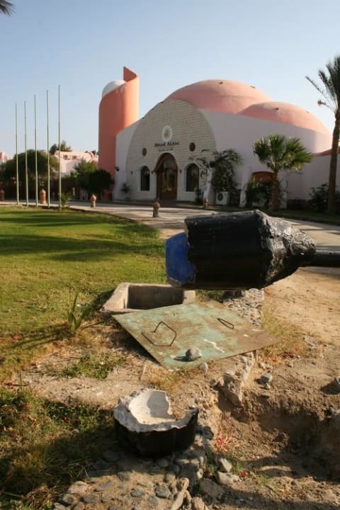 Zufahrt zum Hotel Shams Alam Beach Resort