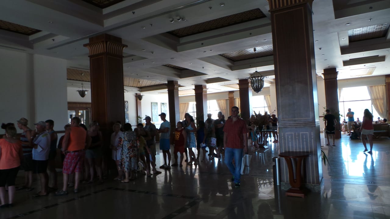 Schlangestehen zur A la Carte Reservierung Stella Garden Resort & Spa, Makadi Bay