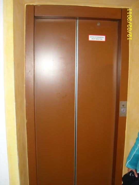 Lift zum Skikeller und zu den Zimmern Hotel Platzl
