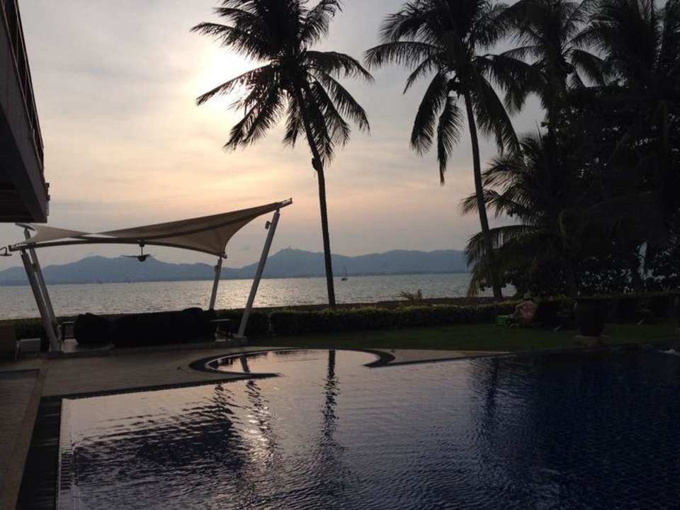 Abendstimmung am Pool Hotel Cloud19 Beach Retreat