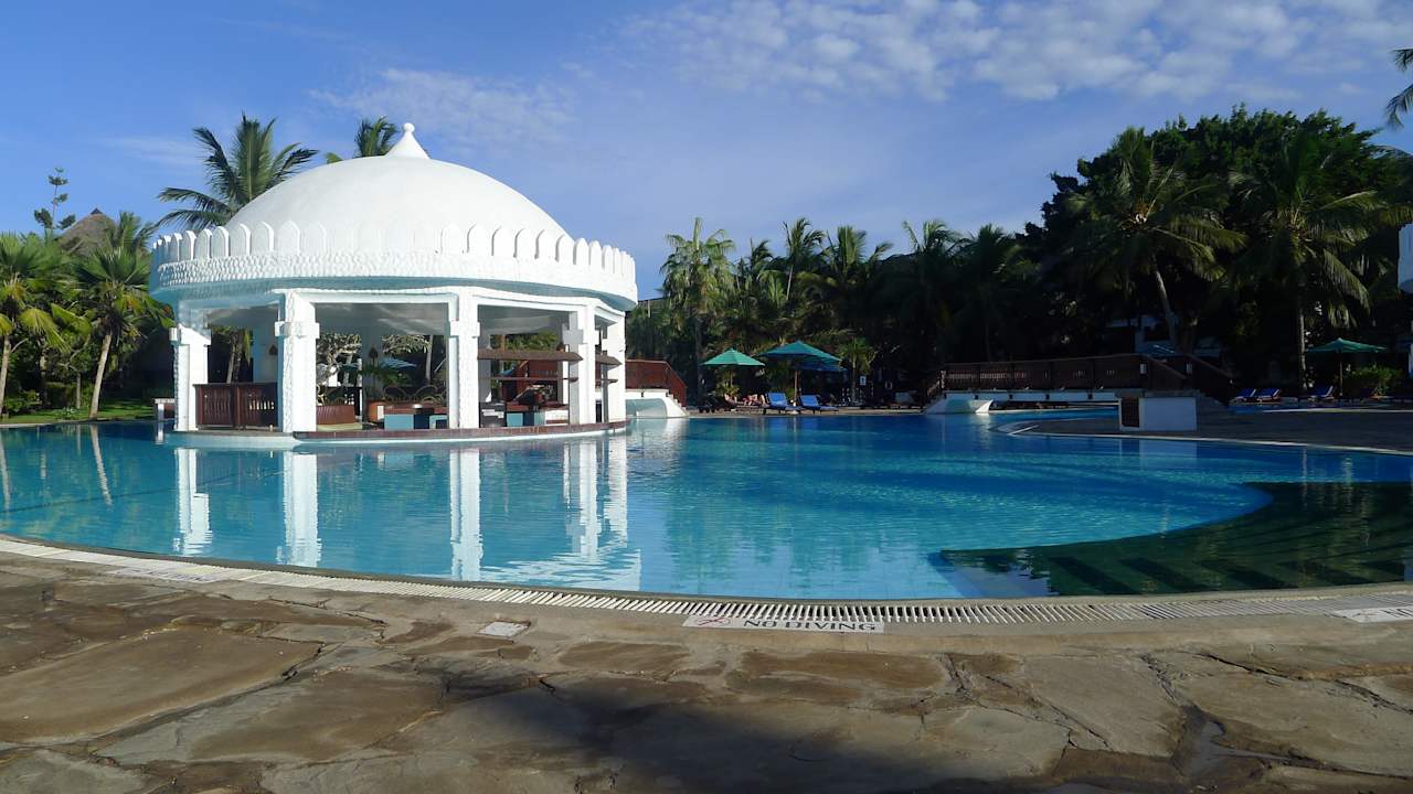 Pool am Tag Hotel Southern Palms Beach Resort