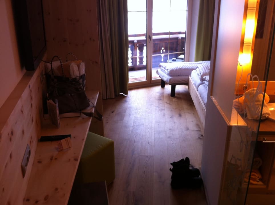 Flur mit Bad Biohotel Castello Königsleiten