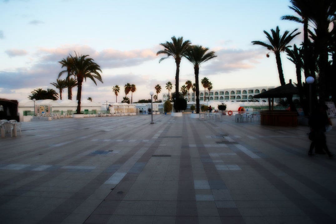 Der weitläufige Außenbereich mit mehreren Pools El Mouradi Club Kantaoui