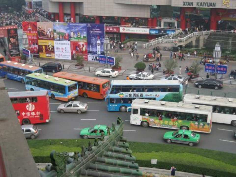 Trafico caotico visto desde el hotel Bell Tower Hotel Xi'an