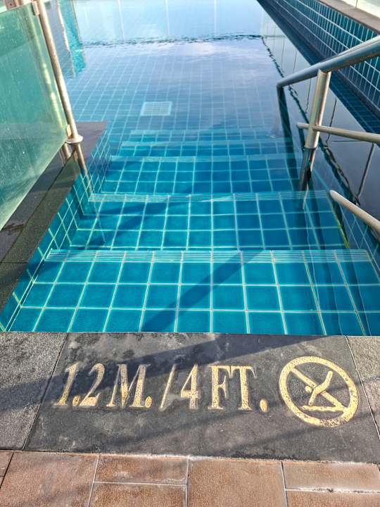 Pool Holiday Inn Express Pattaya Central