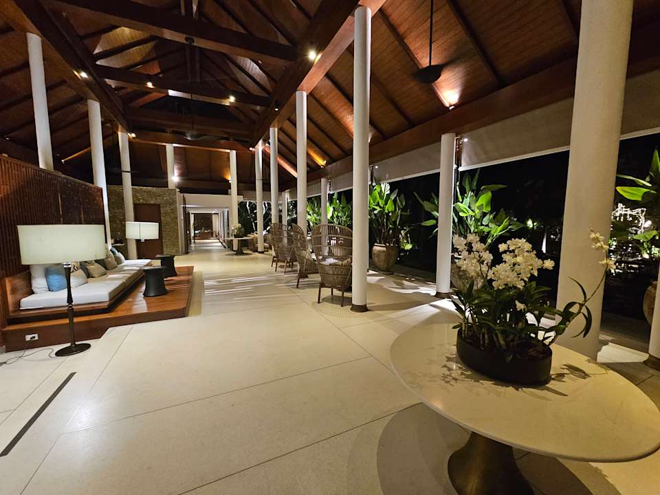 Lobby The Sarojin