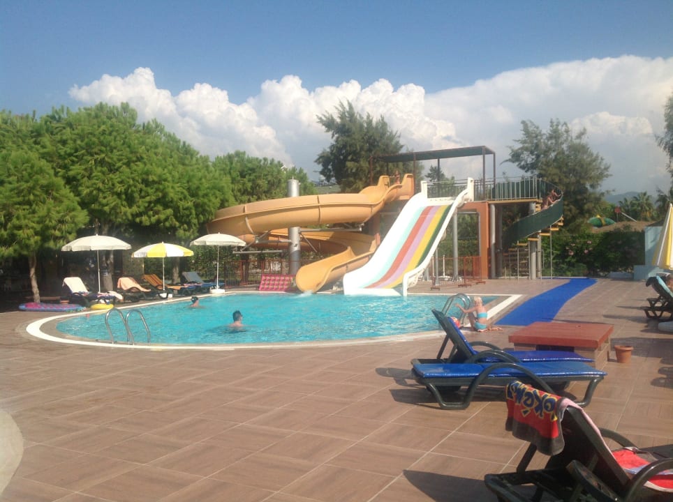 Der kleine Rutschenpool Club Turtas Beach Hotel