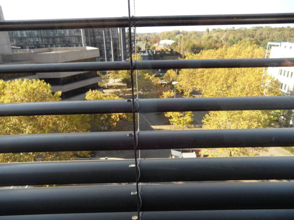 Zur Rückseite Lindner Hotel Dusseldorf Seestern, part of JdV by Hyatt