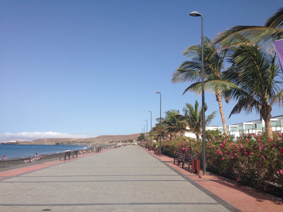 Strandpromenade vor dem Hotel R2 Romantic Fantasia Suites - Adults only