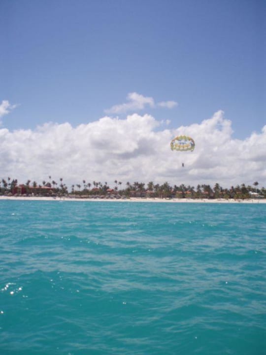 Mit dem Schnellboot zum Parasailing Hotel Grand Palladium Palace Resort, Spa & Casino