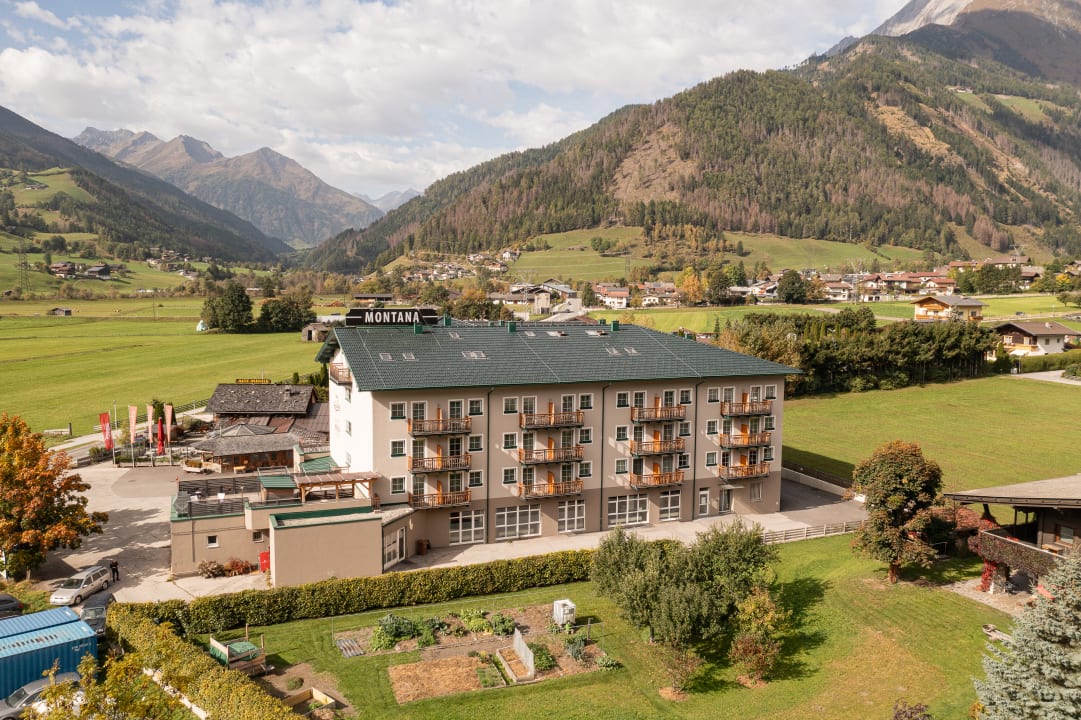 Außenansicht AlpenParks Hotel & Apartment Montana Matrei