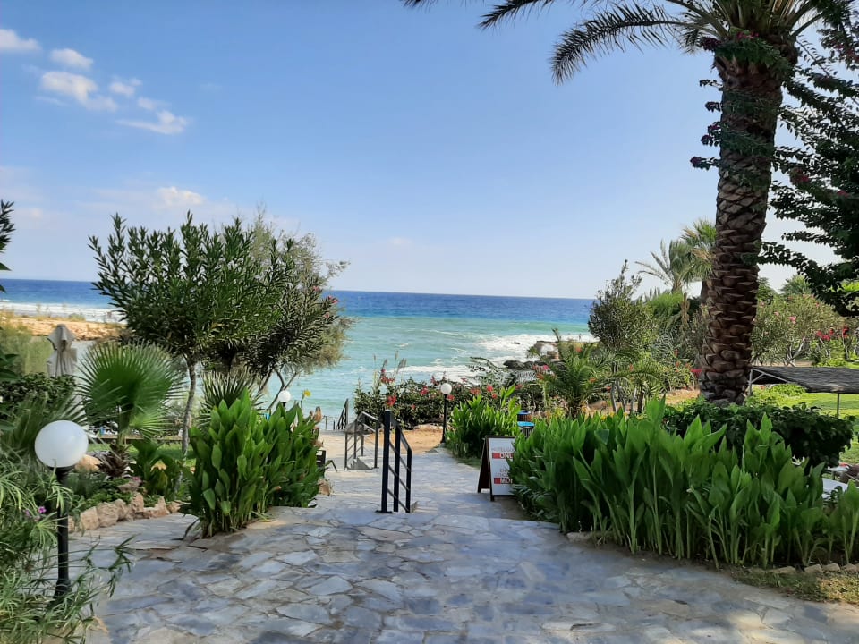 Strand Crystal Springs Beach Hotel