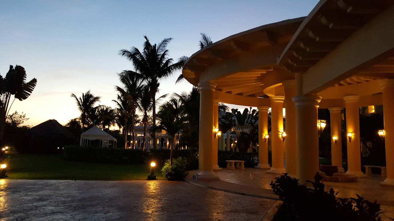 Bei Sonnenuntergang JOIA Paraiso by Iberostar