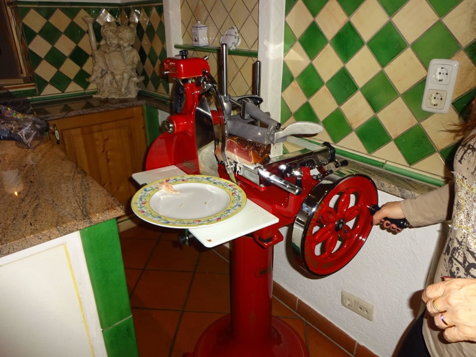 Schneidmaschine für Räucherschinken Ski- und Wanderhotel Jägeralpe