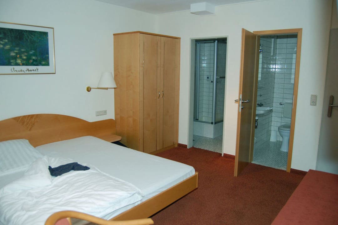 Gesamtansicht Hotel Schützenhof an der Siegbrücke