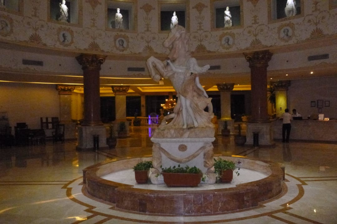 Vom Eingang in die Lobby Hotel Titanic Palace