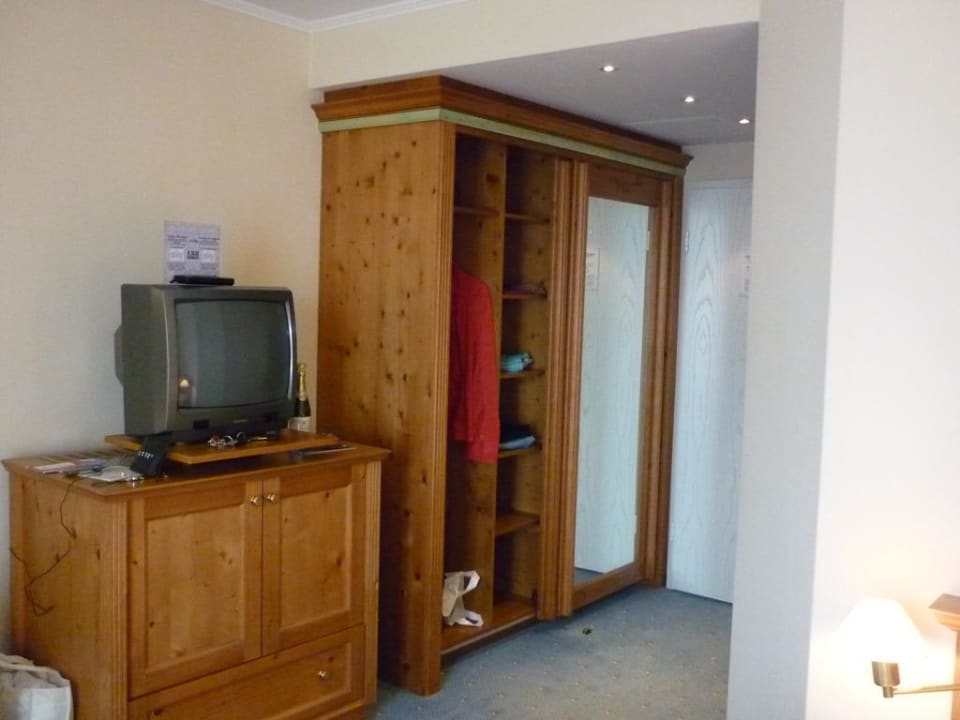 Blick zum Eingang Parkhotel Altmühltal