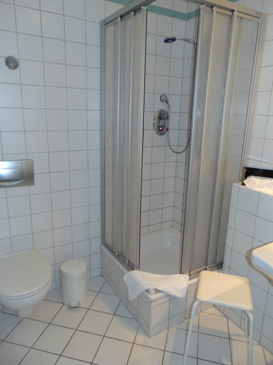 Sauberes, grosses Bad Hotel Herzog Georg