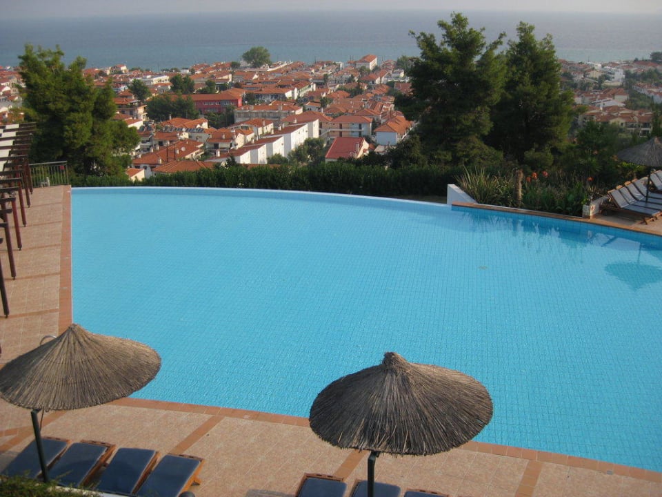Blick auf den Pool Alia Palace