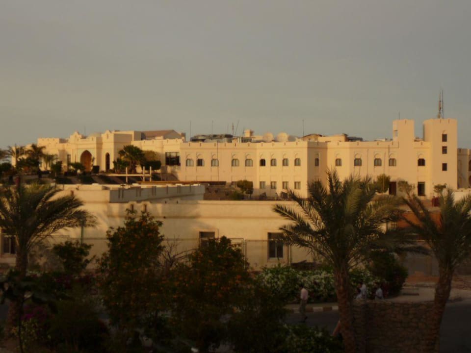 Hotel  Sea Club  vom  Sea Garden gesehen Charmillion Club Resort