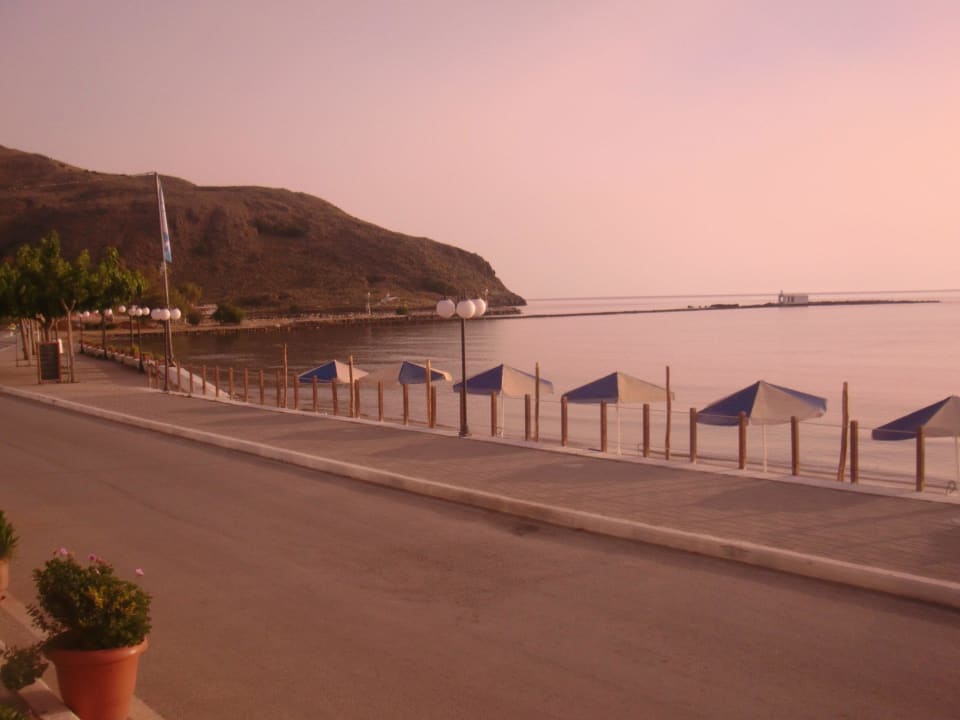 Sonnenaufgnag am Strand Corissia Beach Hotel