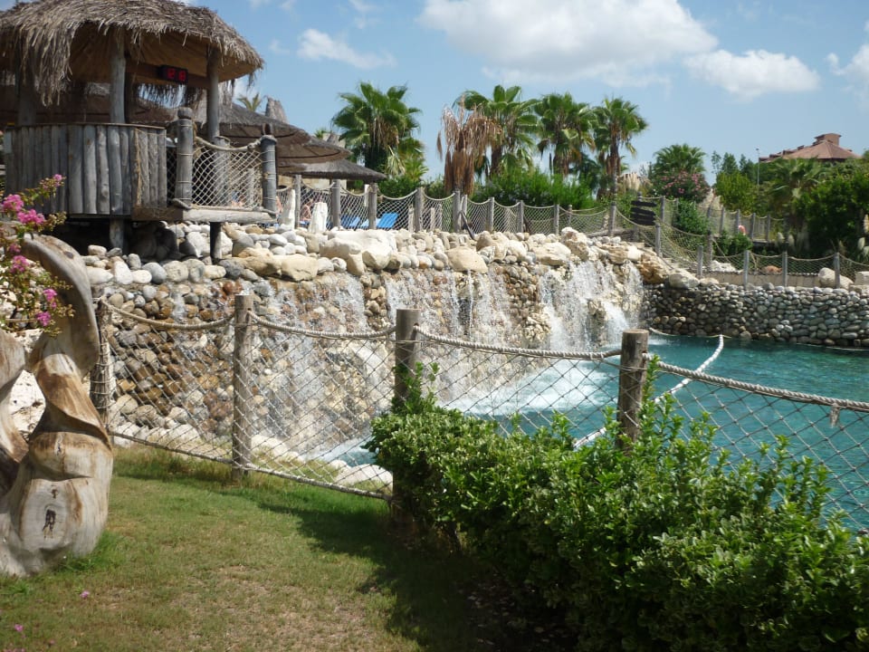 Amazon Waterworld Club Grand Side