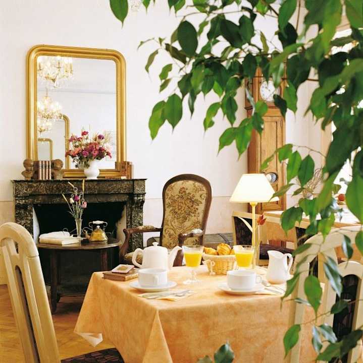 Salle de petit déjeuner ensoleillé Hotel Continental