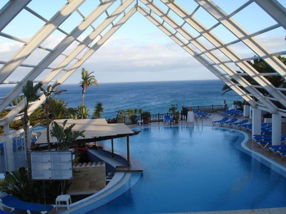 Überdachter Pool mit Poolbar und Meerblick Club Jandia Princess