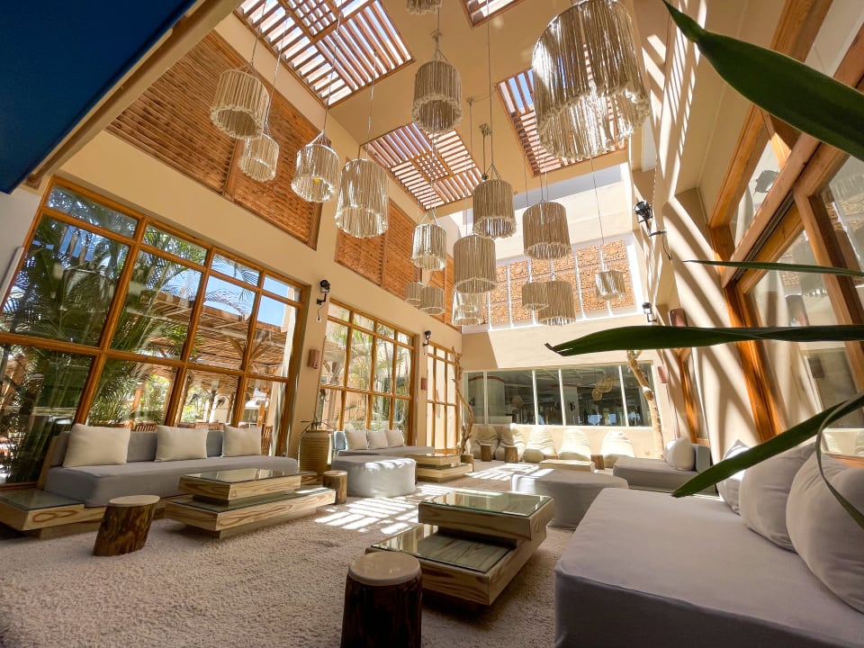 Lobby The Breakers Diving & Surfing Lodge