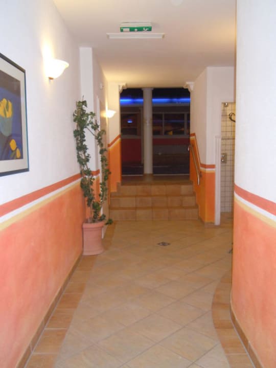 Zugang Hallenbad Hotel Alphof Alpbach