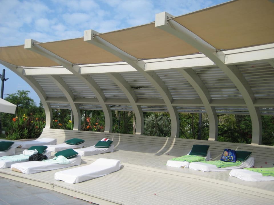 Liegen am Pool Susesi Luxury Resort