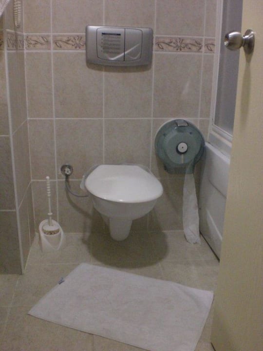 Kleine Toilette, hohes Bad Side Royal Paradise Hotel